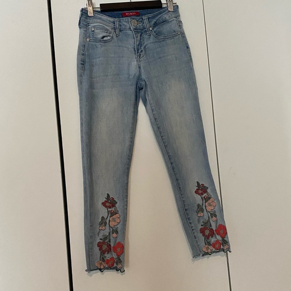 Guess Cropped Jeans - Picture 1 of 6
